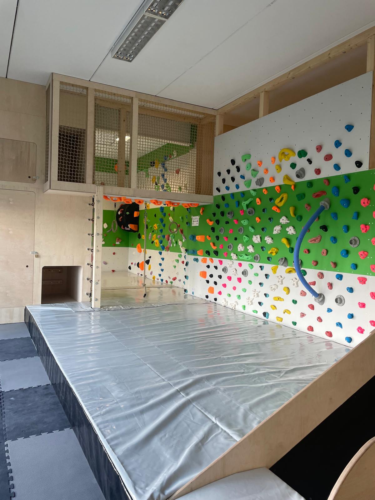 Boulderwand im Kinderbereich