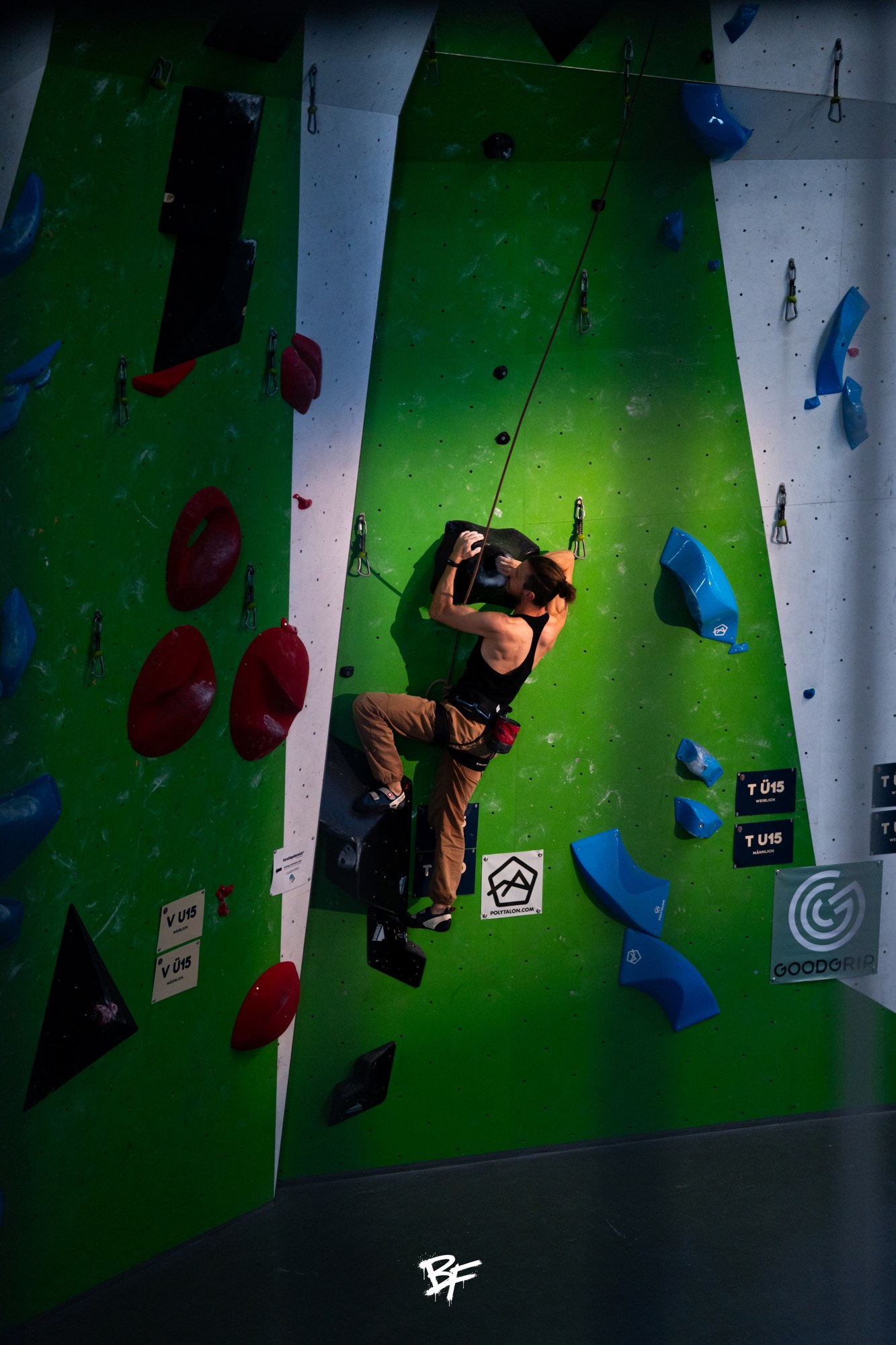 Kletterer beim Kletterliga-Finale in der Kletterwelt Sauerland